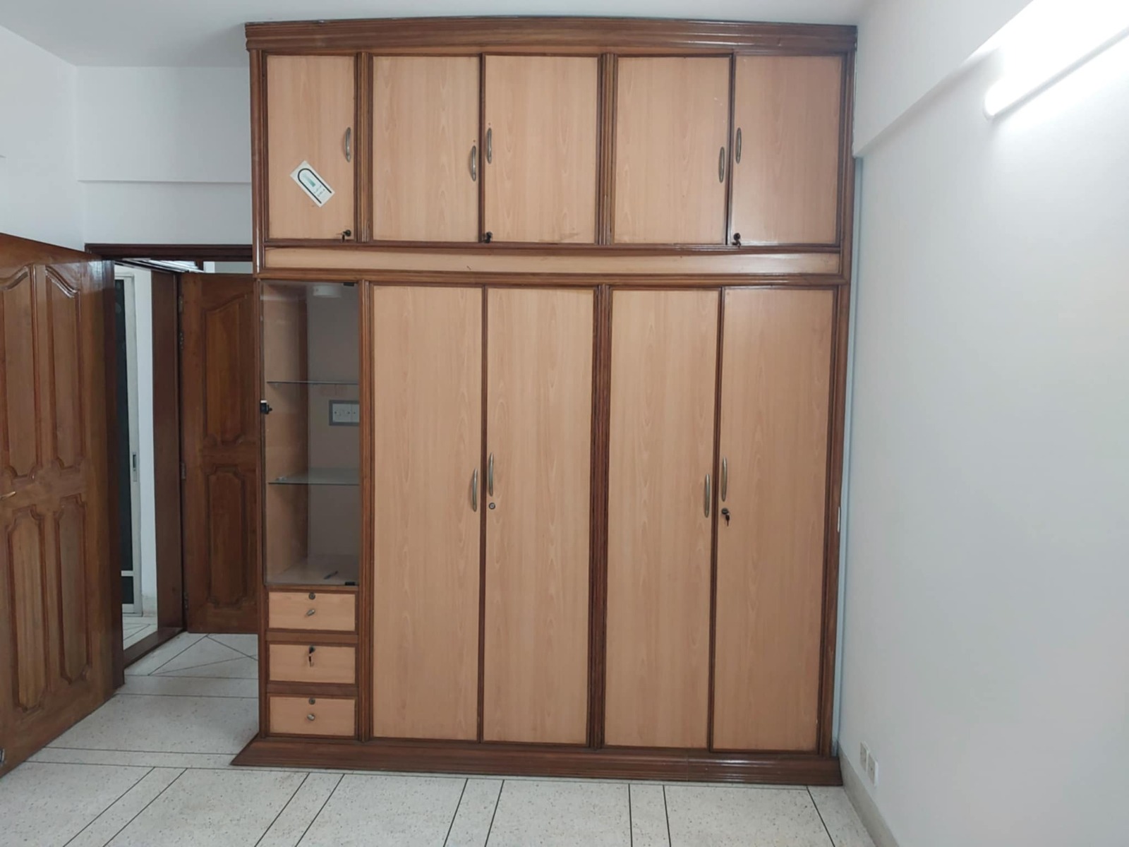 Commercial Office for Rent in Dhanmondi – Prime Lo