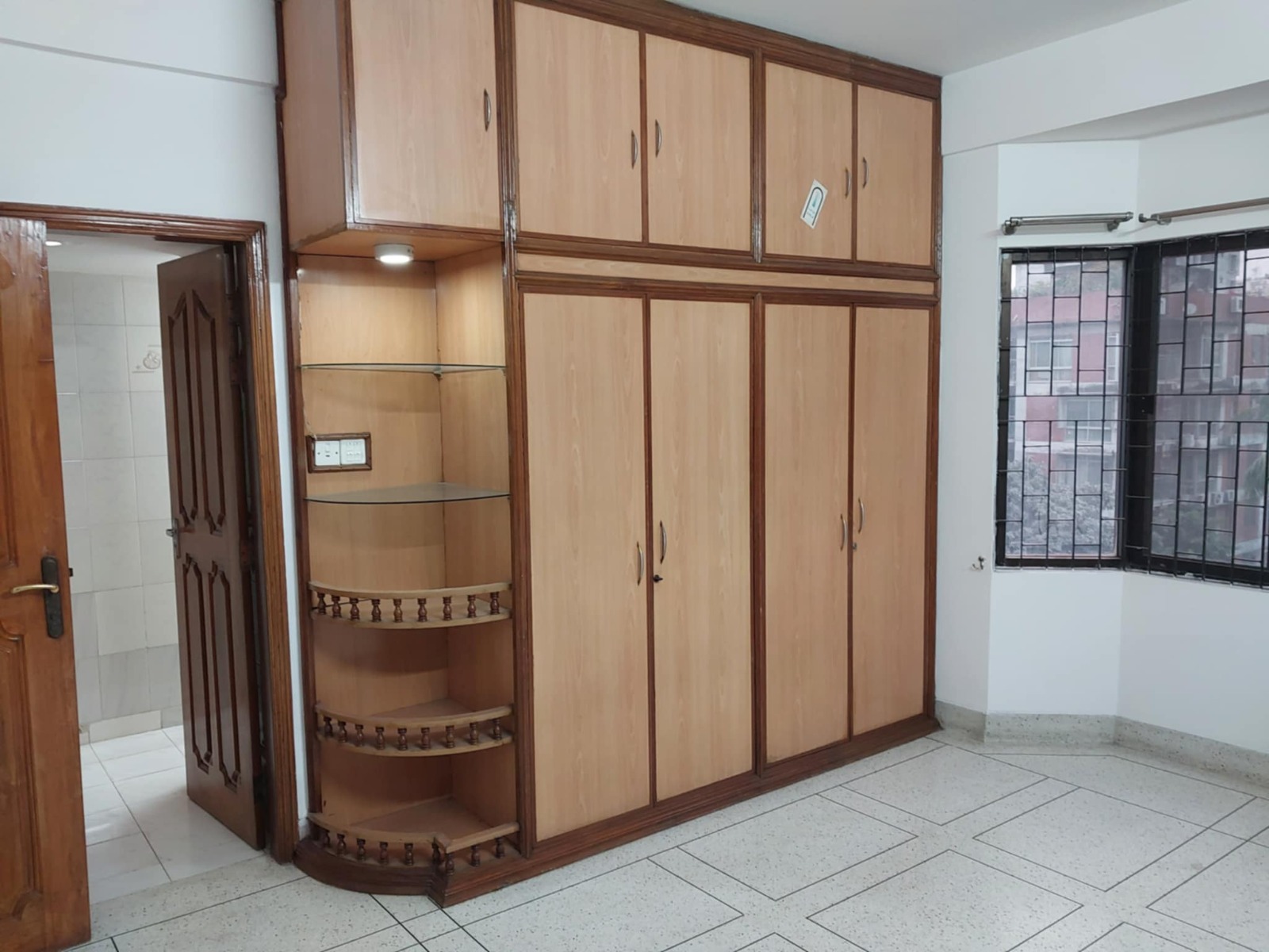 Commercial Office for Rent in Dhanmondi – Prime Lo