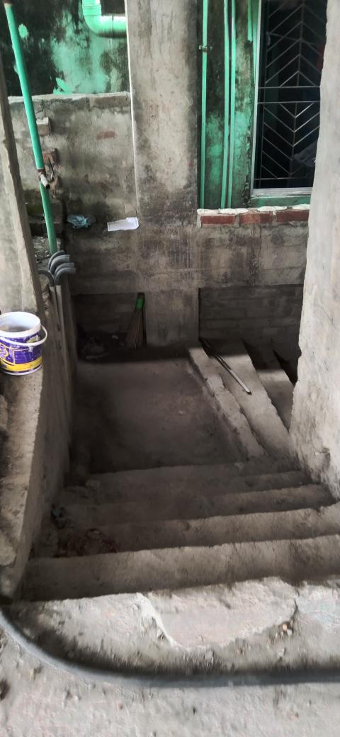 ৬ষ্ঠ তলায় ১৬০০ বর্গফুটের ১টি ফ্ল্যাট জরুরী বিক্রয়