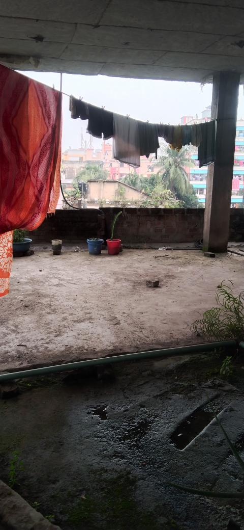 ৬ষ্ঠ তলায় ১৬০০ বর্গফুটের ১টি ফ্ল্যাট জরুরী বিক্রয়